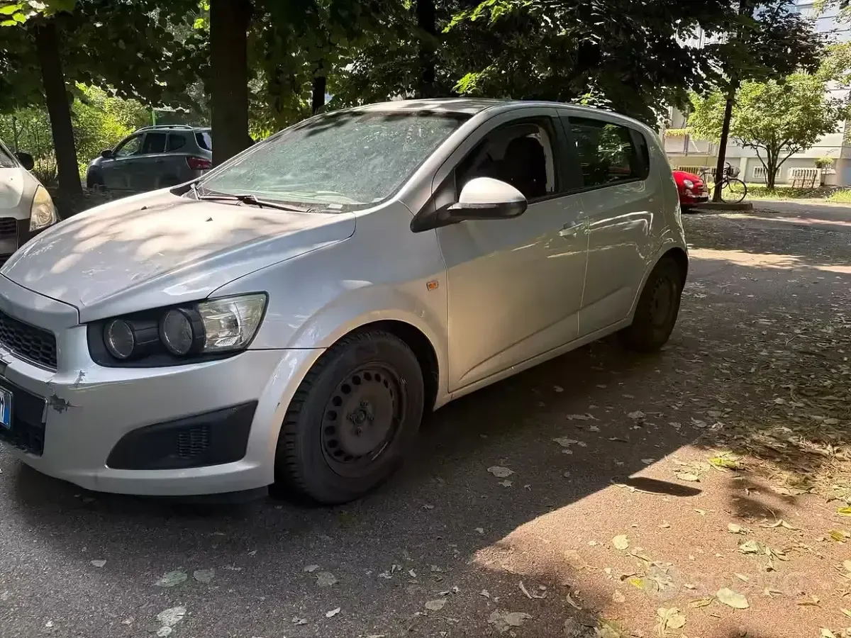 Usata Chevrolet Aveo 86 CV (63 kW) 2012 Grigio Berlina