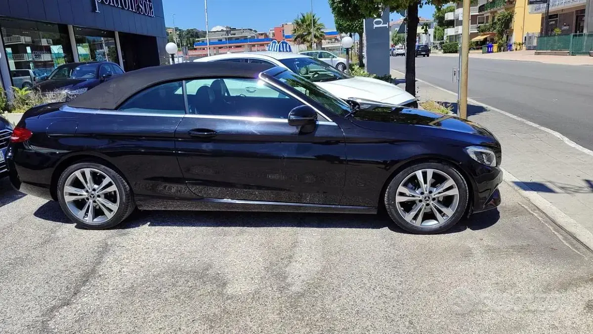 Usado Mercedes C220 170 CV (125 kW) 2017 Negro Descapotable