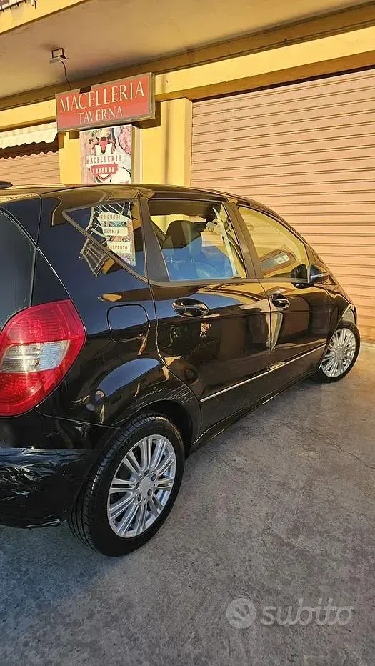 Usata Mercedes A180 Elegance 109 CV (80 kW) 2010 Nero Berlina