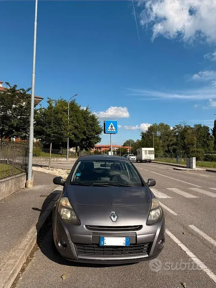 Usata Renault Clio II 75 CV (55 kW) 2011 Grigio Berlina