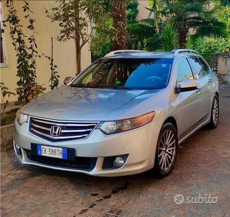 Usata Honda Accord 156 CV (114 kW) 2011 Grigio Station wagon