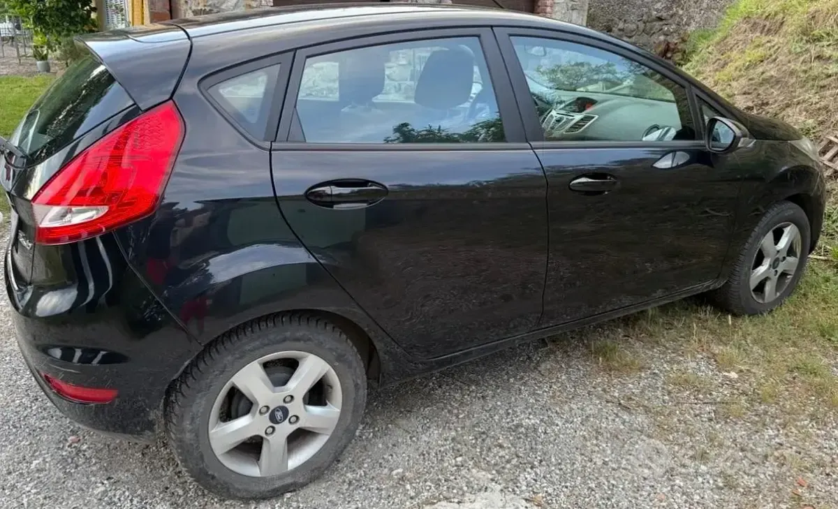 Usata Ford Fiesta 60 CV (44 kW) 2010 Nero Berlina