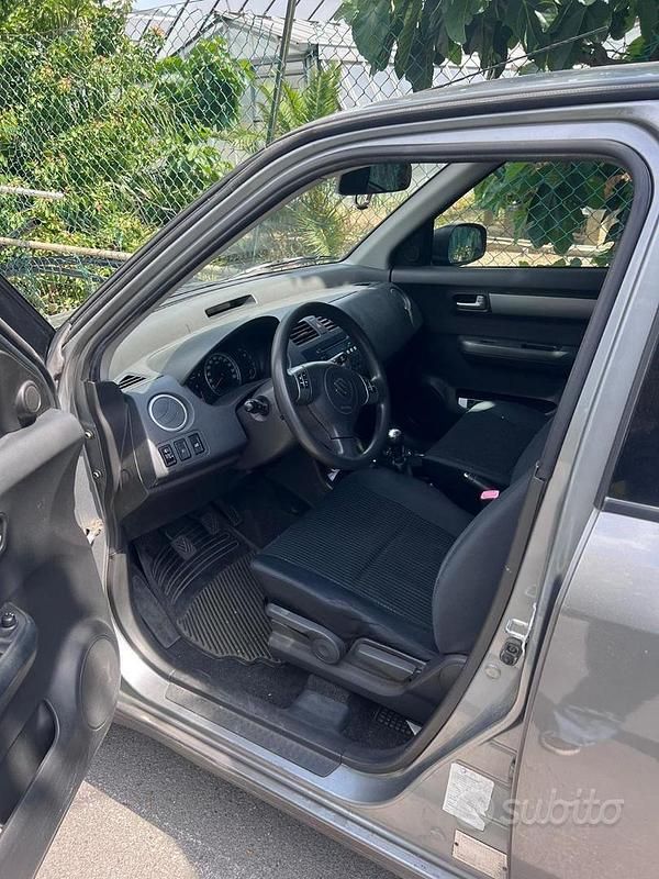Usata Suzuki Swift 92 CV (67 kW) 2005 Grigio Utilitaria