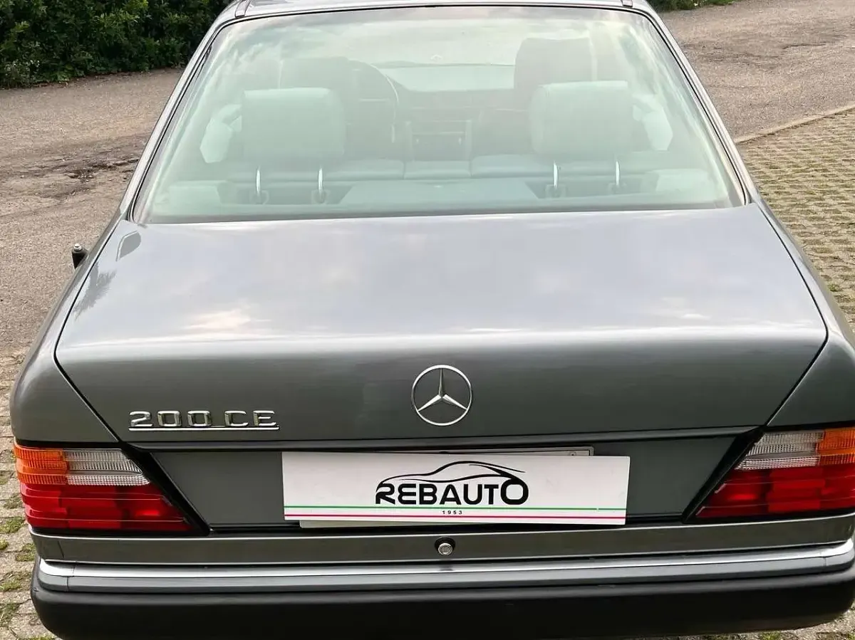 Usata Mercedes 200 122 CV (89 kW) 1992 Blu/azzurro Coupé