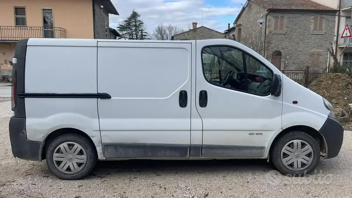 Usata Nissan Primastar 100 CV (73 kW) 2007 Bianco Monovolume
