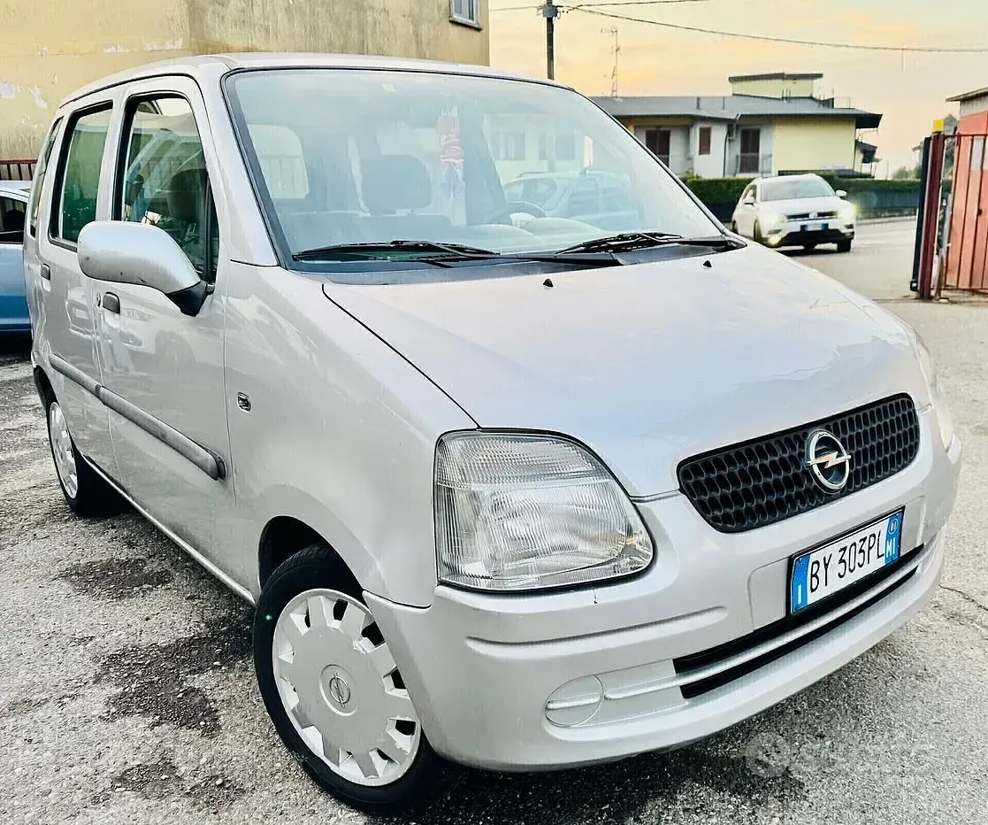 Usata Opel Agila 75 CV (55 kW) 2001 Grigio Monovolume