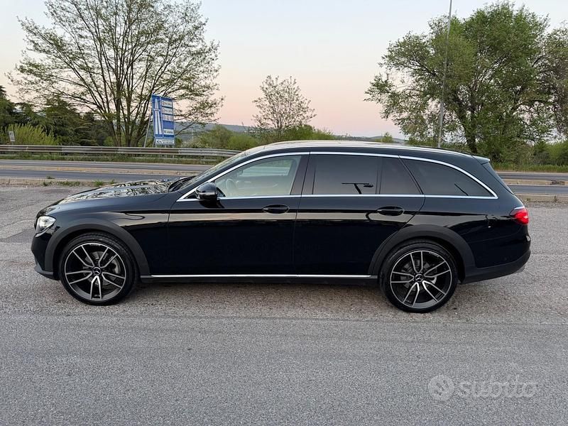 Usata Mercedes E220 140 CV (102 kW) 2022 Nero Station wagon