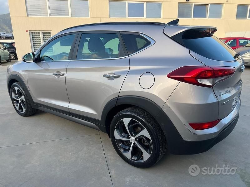Usata Hyundai Tucson Xpossible 141 CV (103 kW) 2016 Grigio SUV