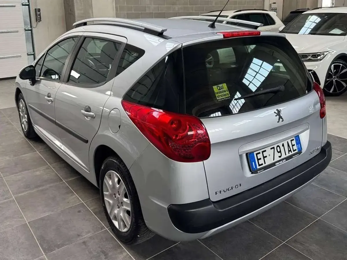 Usata Peugeot 207 Access 73 CV (53 kW) 2011 Argento Station wagon