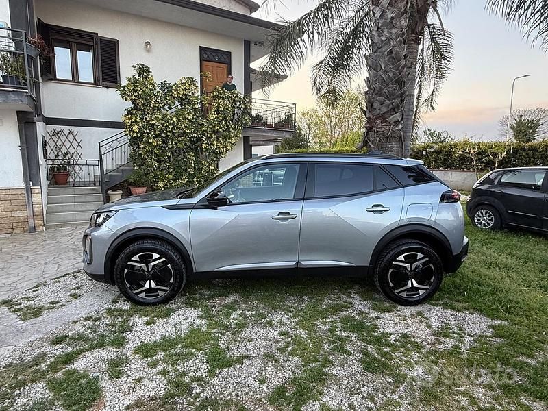 Begagnad Peugeot 2008 Allure 131 HK (96 kW) 2023 Grå SUV
