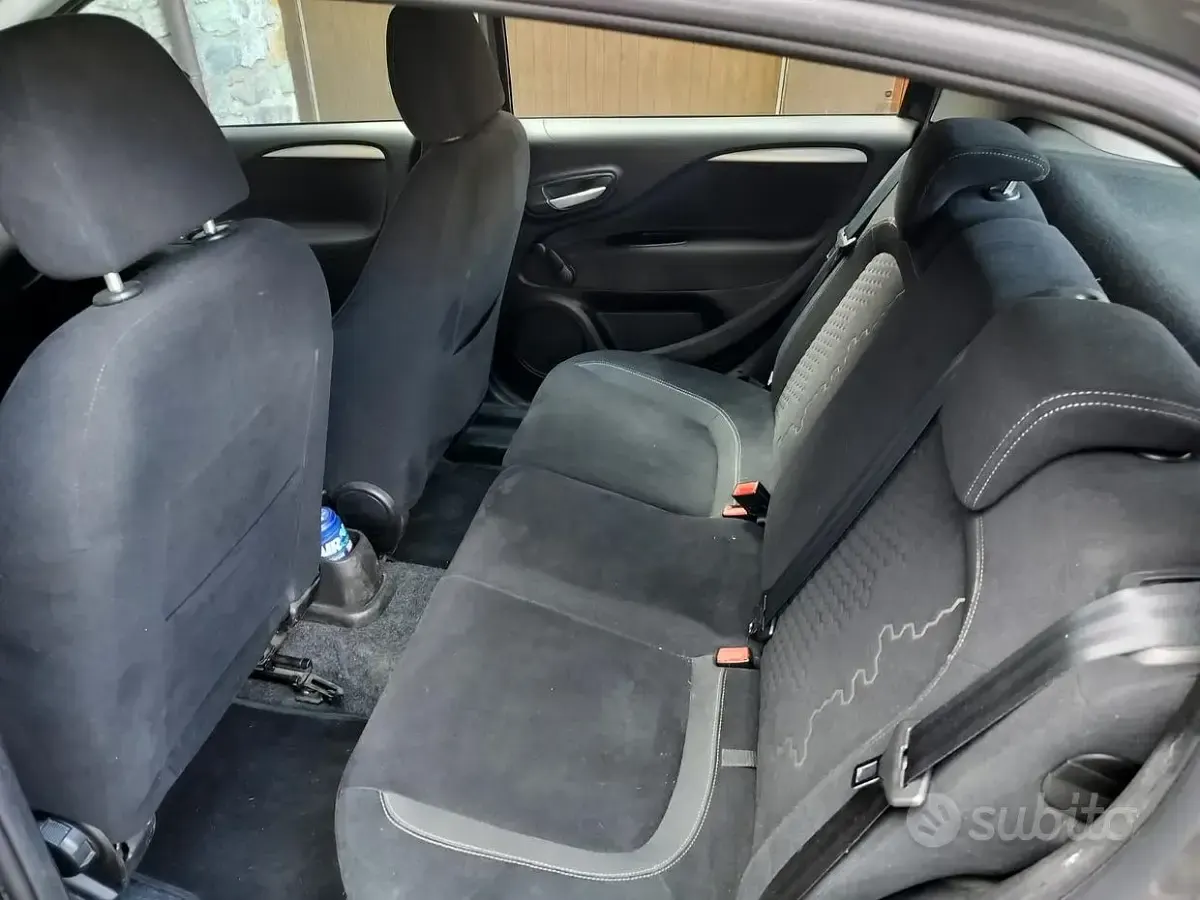 Usata Fiat Punto Lounge 75 CV (55 kW) 2015 Nero Utilitaria