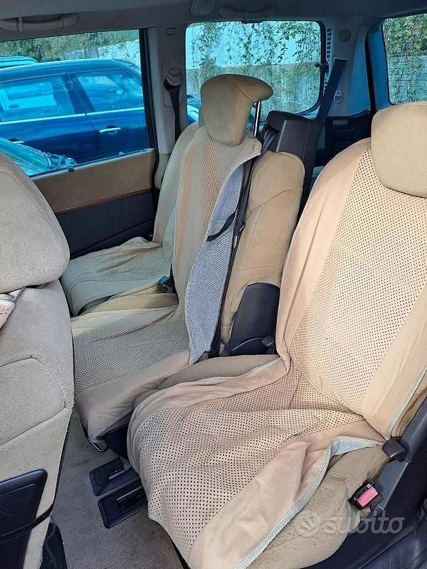 Usata Lancia Phedra 128 CV (94 kW) 2004 Grigio Monovolume