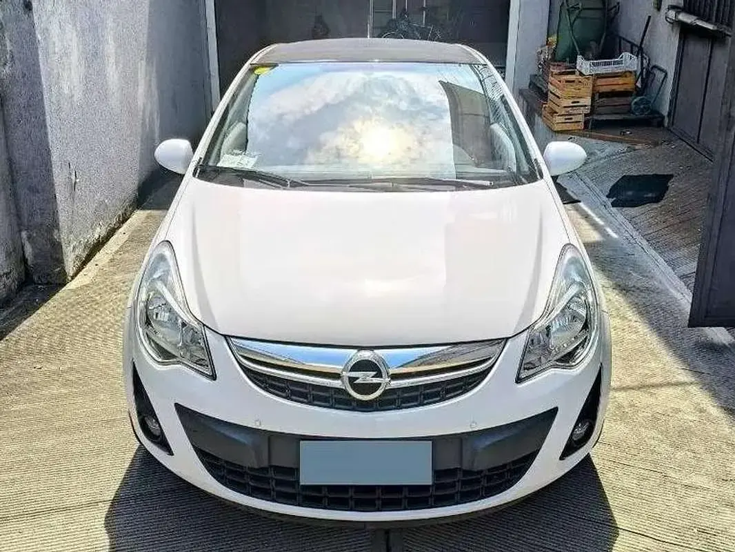 Usata Opel Corsa 101 CV (74 kW) 2011 Bianco Utilitaria