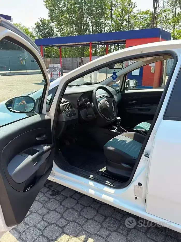 Usata Fiat Grande Punto 65 CV (47 kW) 2009 Bianco Utilitaria