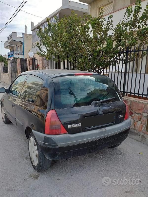 Usata Renault Clio II 58 CV (42 kW) 2000 Nero Utilitaria