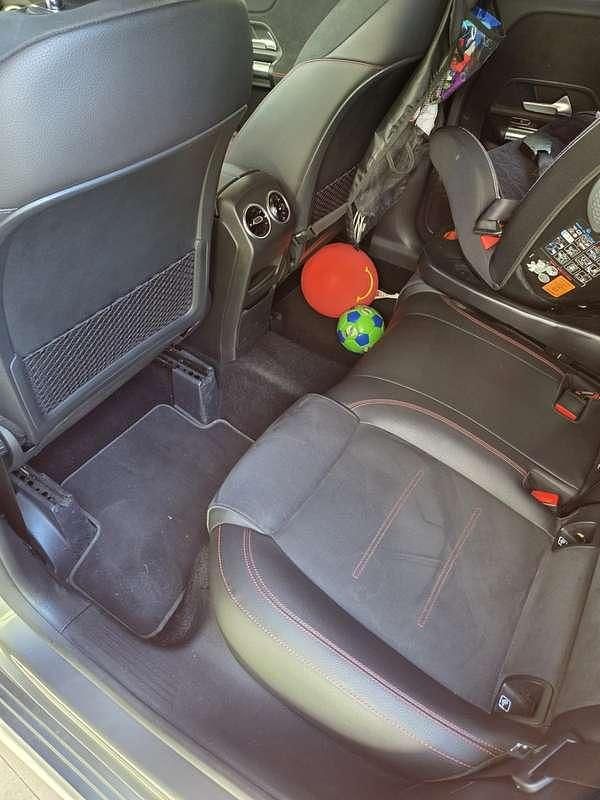 Usata Mercedes B180 Premium 116 CV (85 kW) 2020 Grigio Monovolume