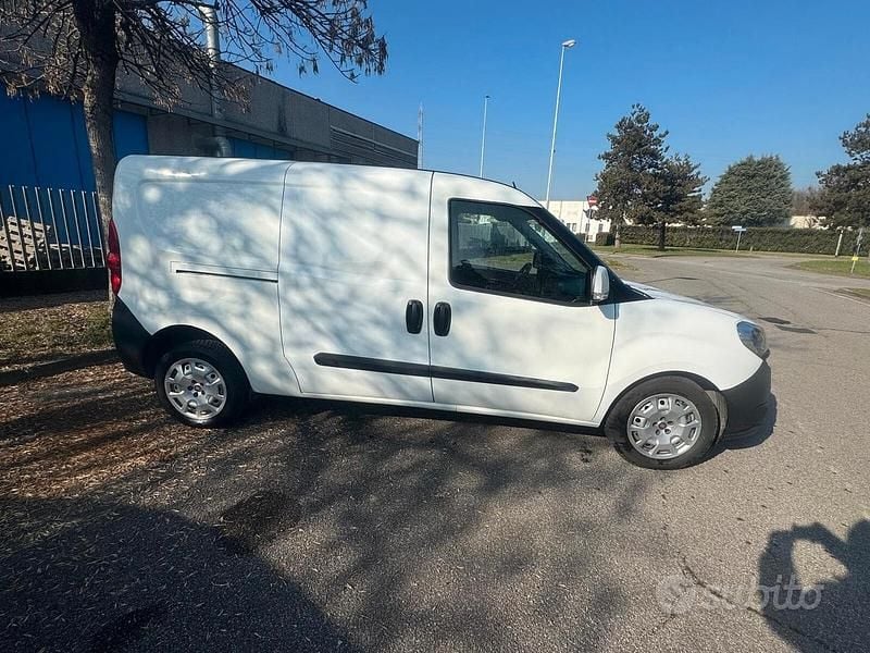 Usata Fiat Doblò S 120 CV (88 kW) 2021 Bianco Monovolume