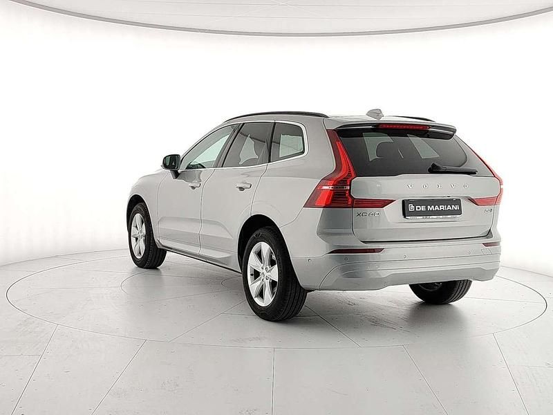 Usata Volvo XC60 Momentum 197 CV (144 kW) 2022 Argento dawn SUV