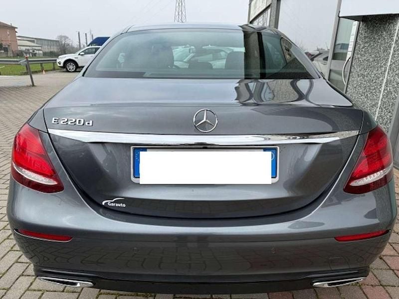 Usata Mercedes E220 Style 194 CV (142 kW) 2019 Grigio Berlina