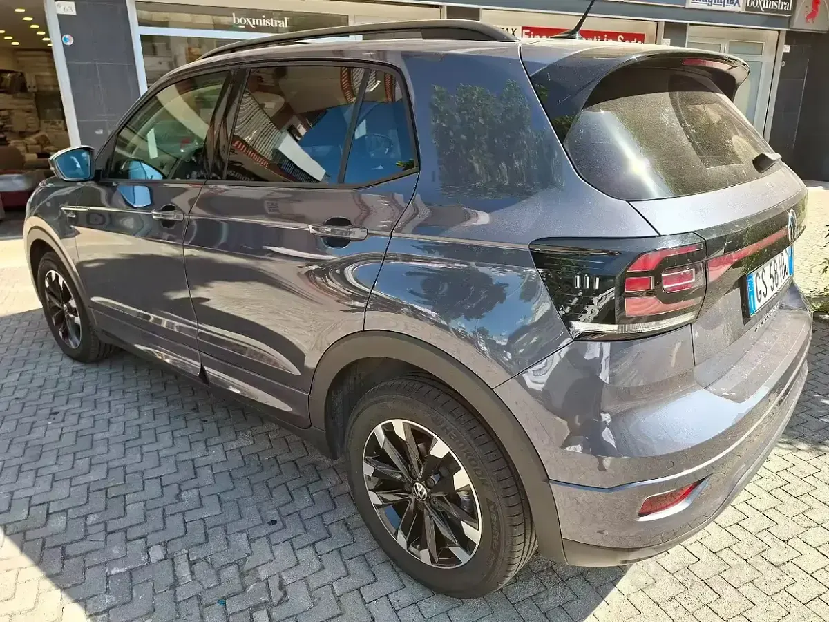 Usata VW T-Cross R-line 110 CV (80 kW) 2023 Grigio SUV