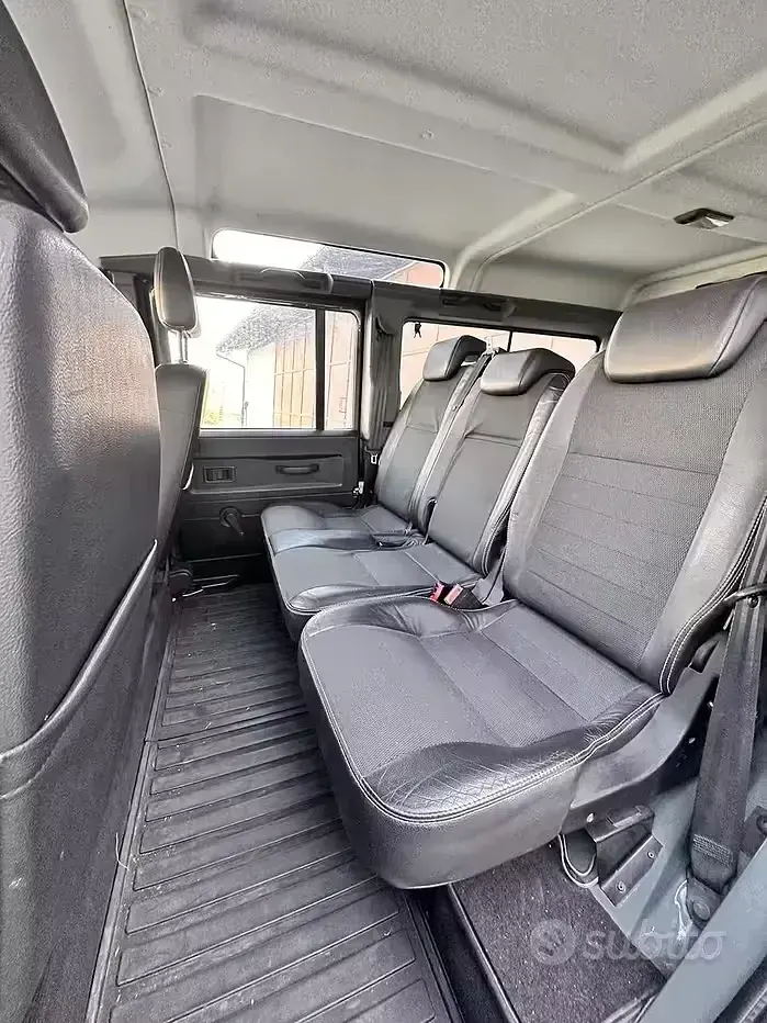 Usata Land Rover Defender SE 122 CV (89 kW) 2009 Verde Station wagon