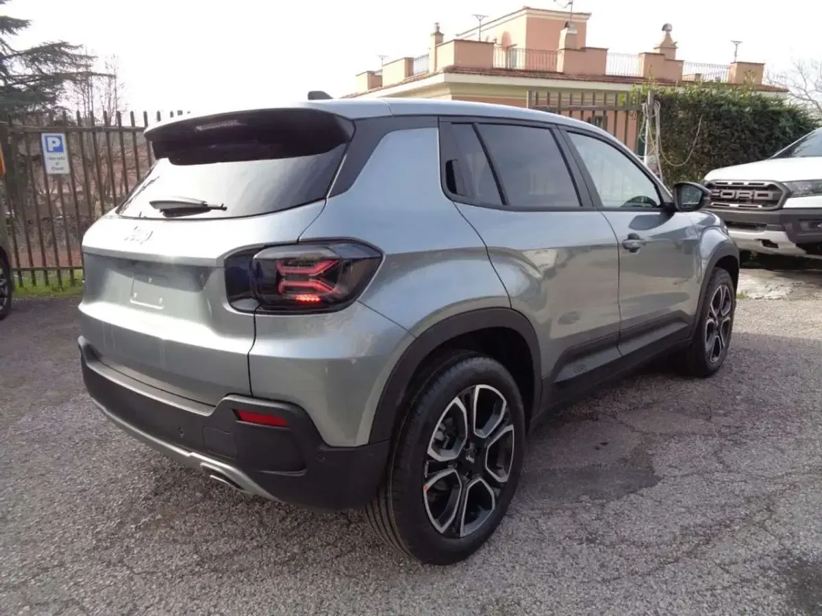 Usata Jeep Avenger Summit 101 CV (74 kW) 2024 Grigio SUV
