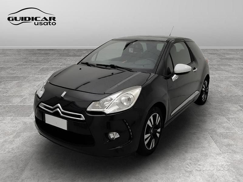 Grigio metallizzato scuro Usata 2011 Citroën DS3 So Chic Utilitaria | 5900 € (Molto cara) - Immagine 1/4