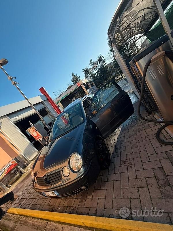 Usata 2005 VW Polo Comfortline Tre volumi | 3500 € (Buon prezzo) - Immagine 1/4