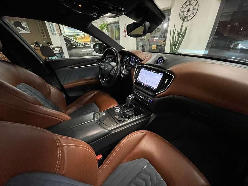 Usata Maserati Ghibli GranLusso 330 CV (242 kW) 2021 Grigio Berlina