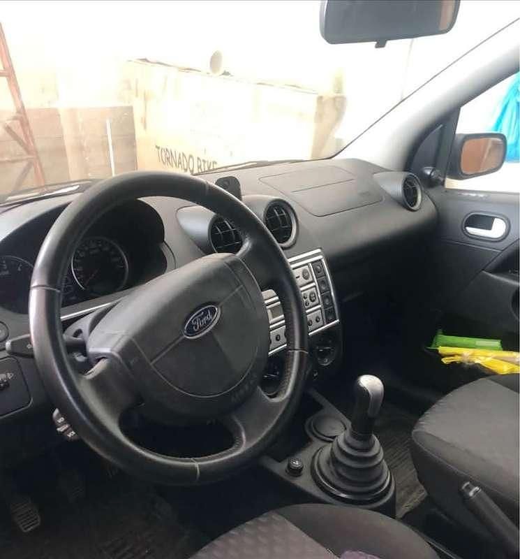 Usata Ford Fiesta Ghia 68 CV (50 kW) 2004 Nero Berlina