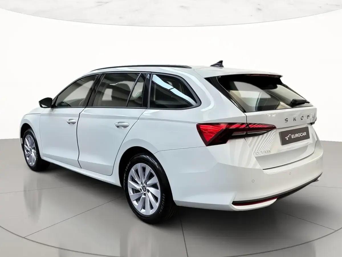 Nuova Skoda Octavia Executive 150 CV (110 kW) 2026 Bianco luna metallizzato Station wagon