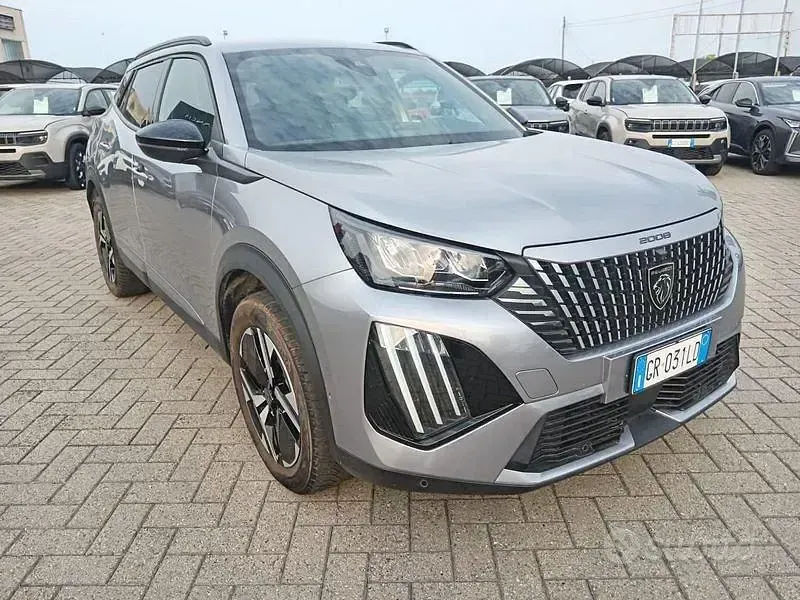 Usata Peugeot 2008 Allure 131 CV (96 kW) 2024 Grigio SUV