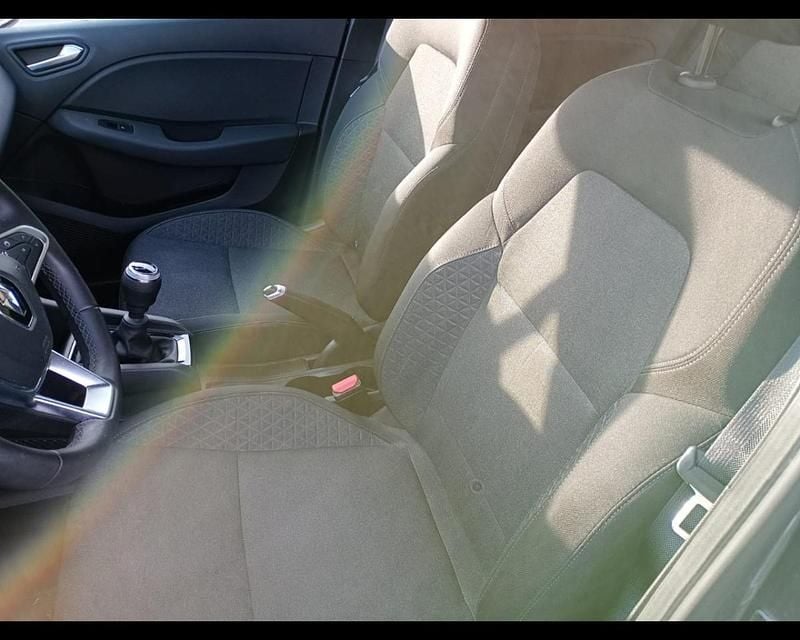 Usata Renault Clio V Equilibre 101 CV (74 kW) 2023 Grigio chiaro Utilitaria