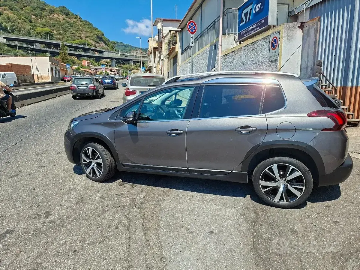Usata Peugeot 2008 99 CV (72 kW) 2016 Bluazzurro SUV