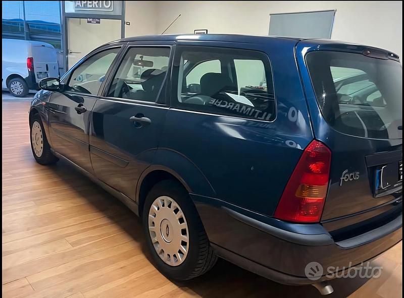 Usata Ford Focus Zetec 115 CV (84 kW) 2003 Blu Station wagon
