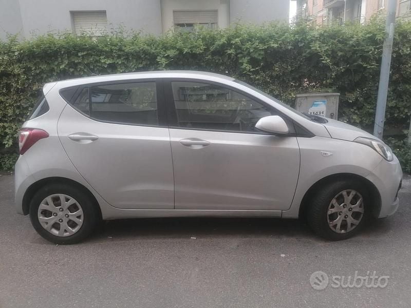 Usata Hyundai i10 67 CV (49 kW) 2016 Grigio Utilitaria