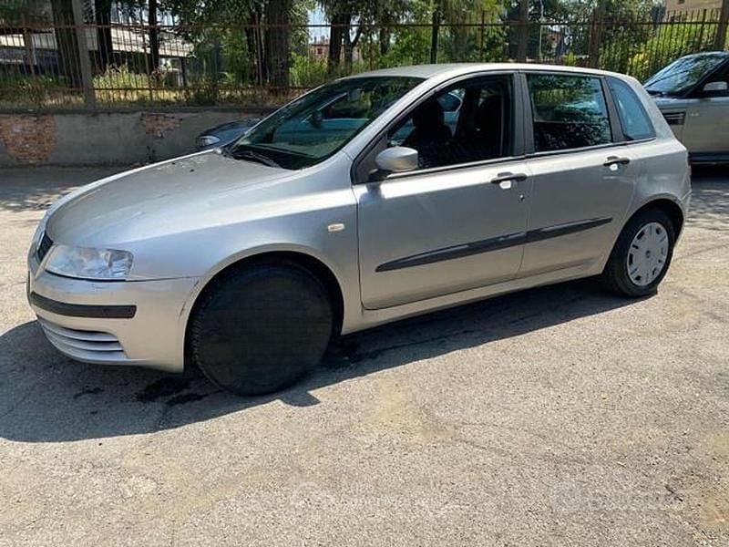 Argento Usata 2001 Fiat Stilo Active Berlina | 1990 € (Buon prezzo) - Immagine 1/4
