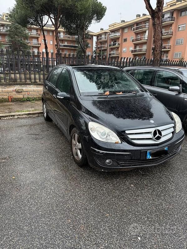 Nero Usata 2005 Mercedes B180 Monovolume | 1000 € (Buon prezzo) - Immagine 1/4