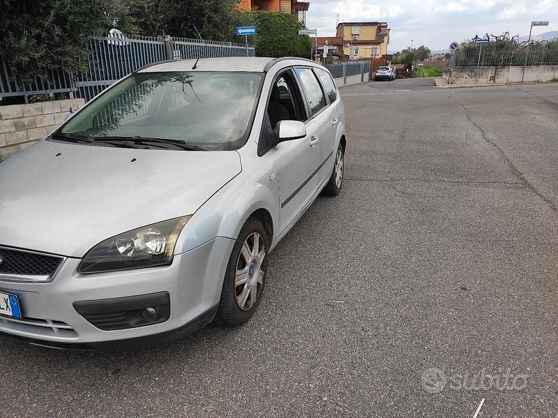 Usata Ford Focus 90 CV (66 kW) 2005 Grigio Station wagon