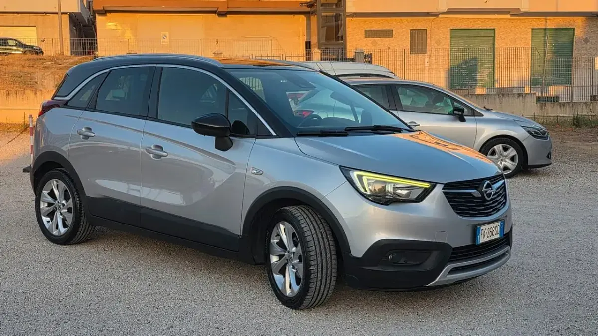 Usata Opel Crossland X Innovation 99 CV (72 kW) 2017 Argento SUV