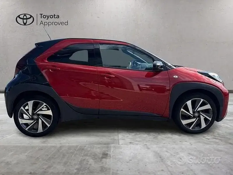 Usata Toyota Aygo X Lounge 72 CV (52 kW) 2024 Rosso SUV