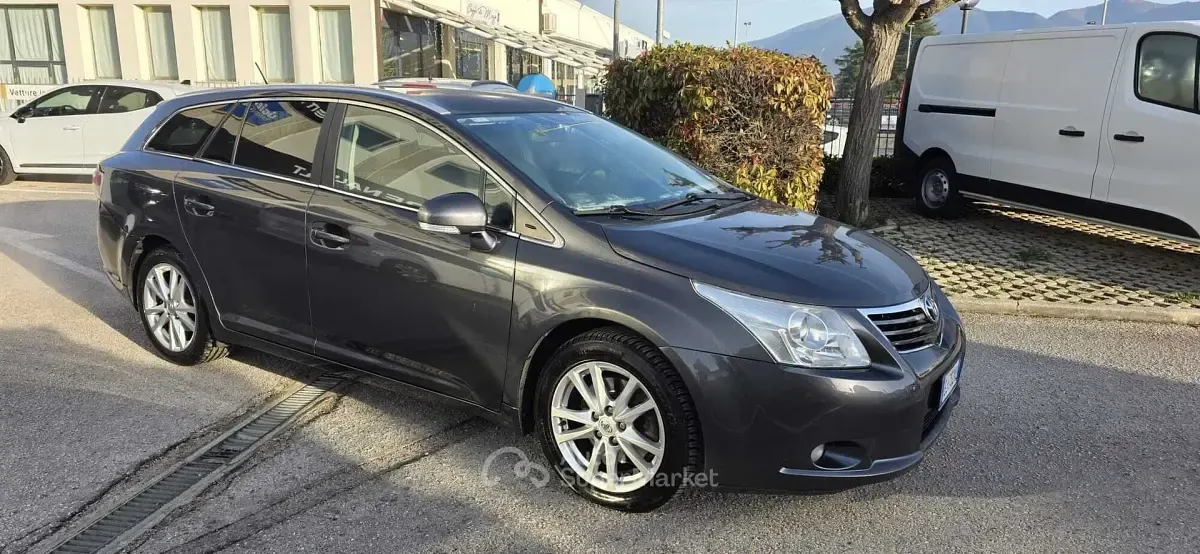 Second-hand Toyota Avensis Plus 150 CP (110 kW) 2011 Gri Break