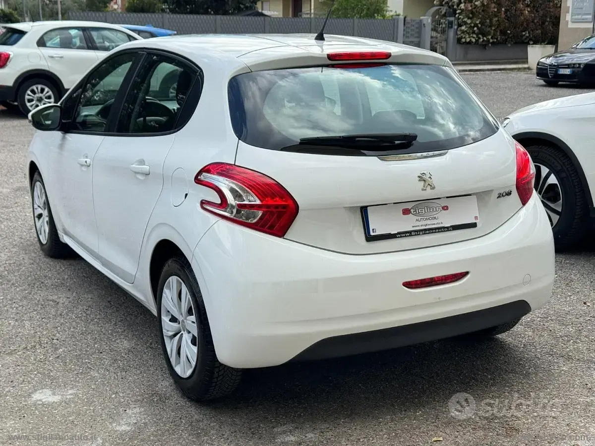 Usata Peugeot 208 Business-Line 68 CV (50 kW) 2012 Bianco Utilitaria