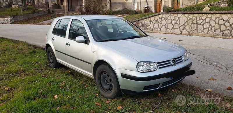 Usata VW Golf IV 110 CV (80 kW) 2001 Grigio Utilitaria