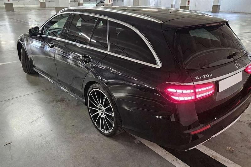 Usata Mercedes E220 Premium Plus 194 CV (142 kW) 2021 Nero Station wagon