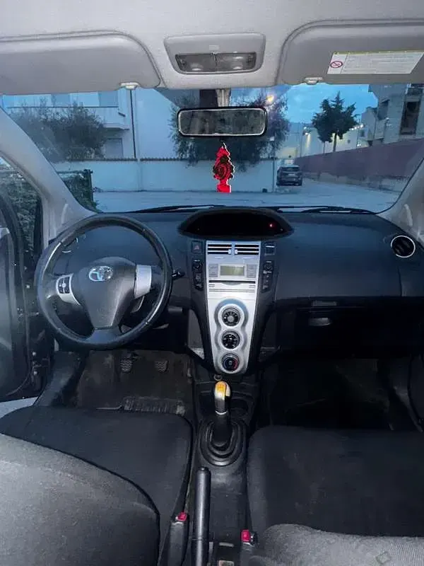 Usata Toyota Yaris 65 CV (47 kW) 2010 Utilitaria