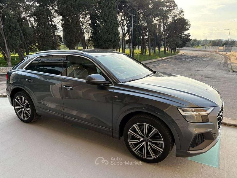 Usata Audi Q8 S-line plus 286 CV (210 kW) 2021 Grigio SUV
