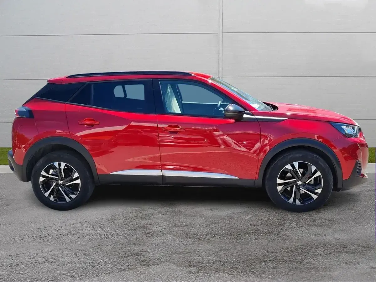Usata Peugeot 2008 Allure 100 CV (73 kW) 2023 Rosso SUV