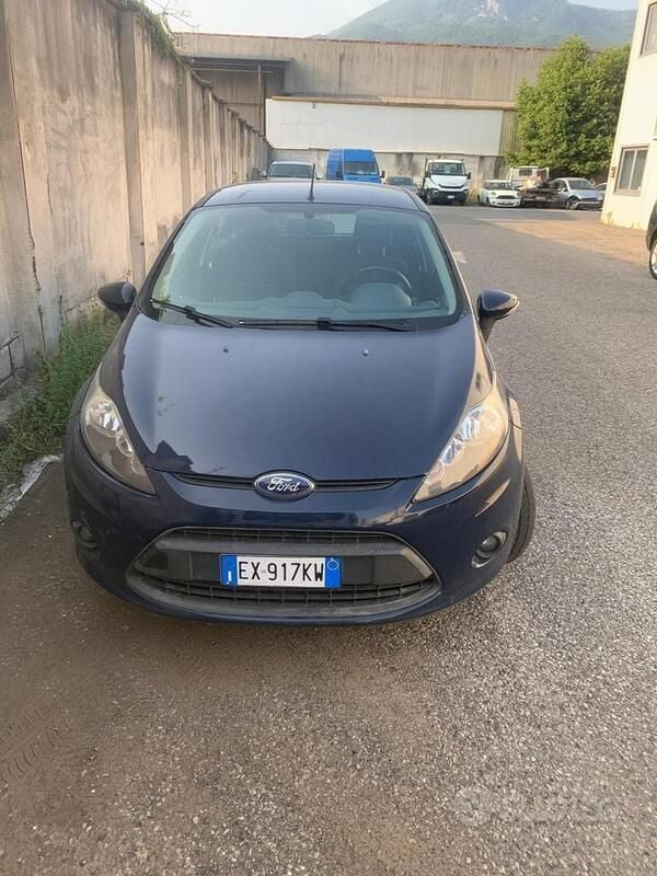Usata Ford Fiesta 73 CV (53 kW) 2015 Blu Utilitaria