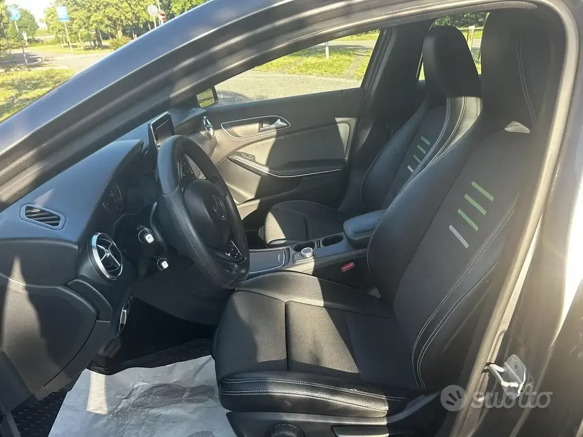 Usata Mercedes A160 102 CV (75 kW) 2016 Grigio Utilitaria